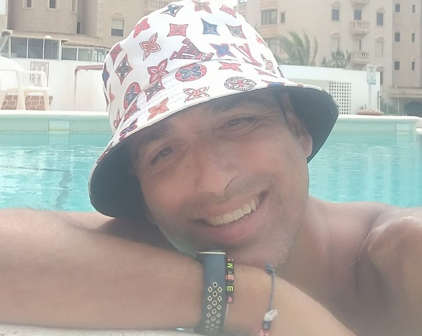 Silva_con_gorro_y_piscina