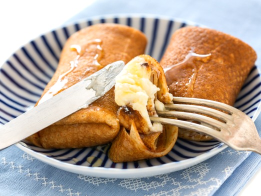 Stuffed_pancakes_with_cheese_and_honey_winter-recipe